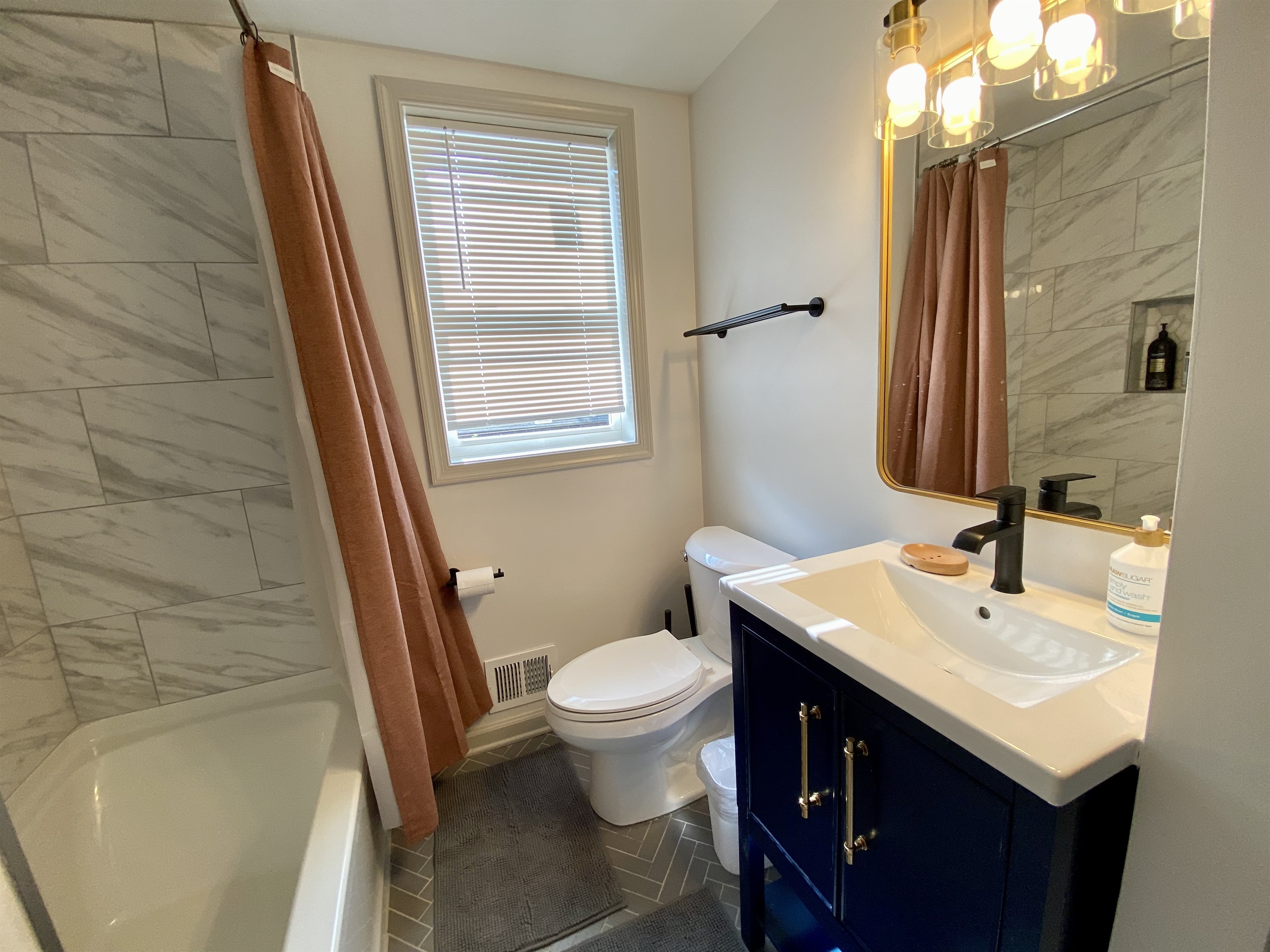common bathroom with tub