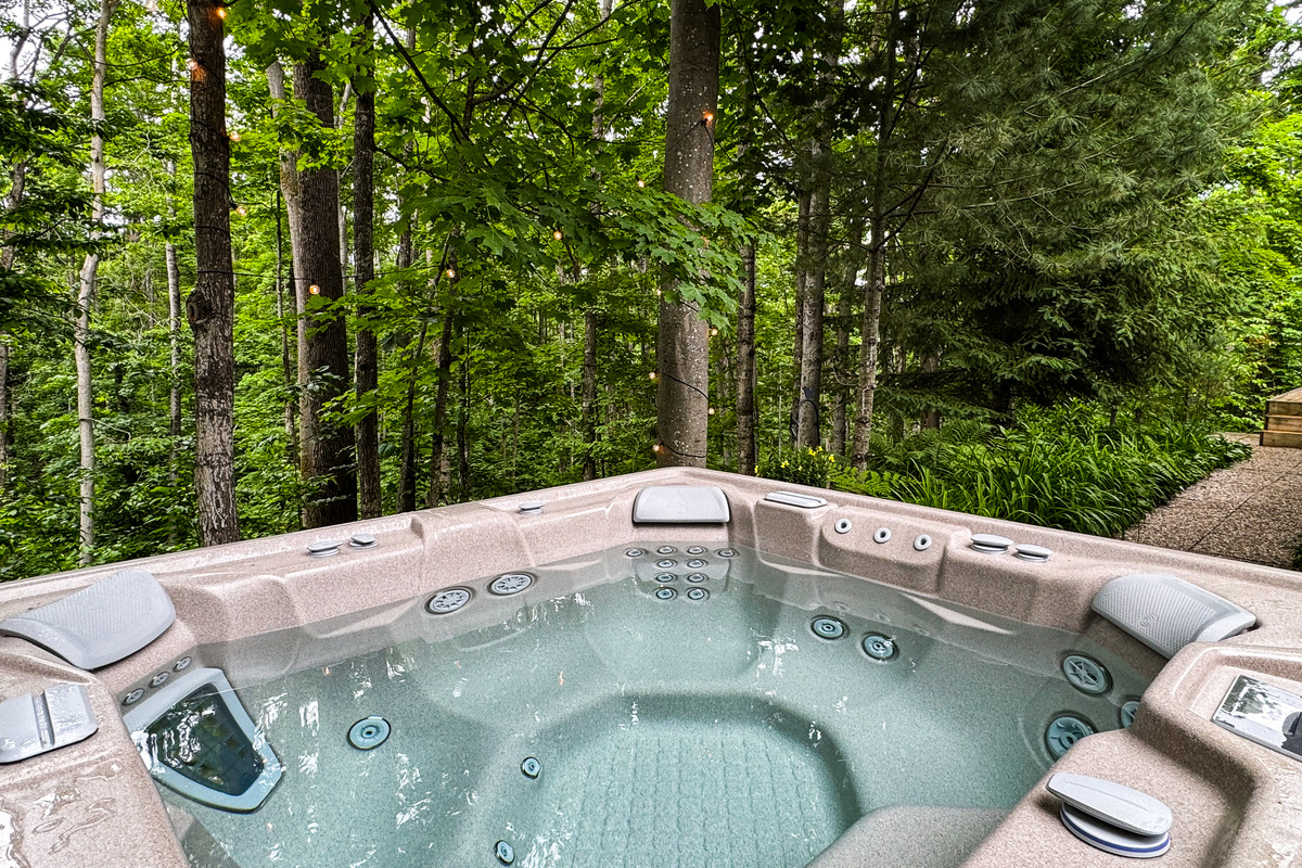 Hottub overlooking Nature