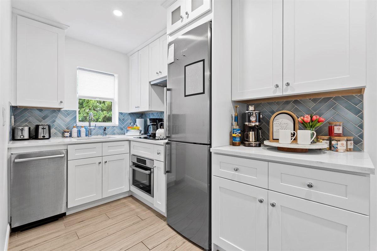 Crisp coastal finishes and a fully stocked kitchen bring elevated Florida living to life.