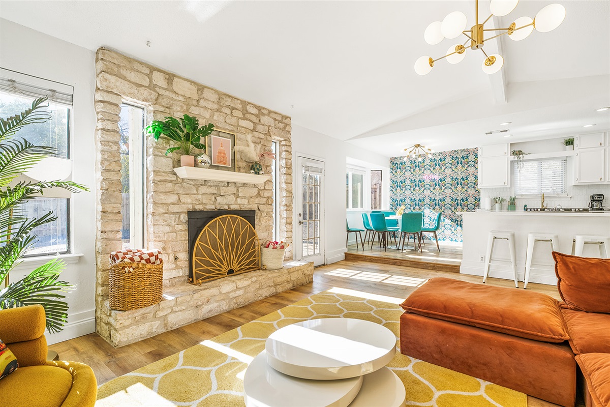 A casual, laid-back vibe 🛋️ that’s perfect for unwinding or hosting friends in comfort.