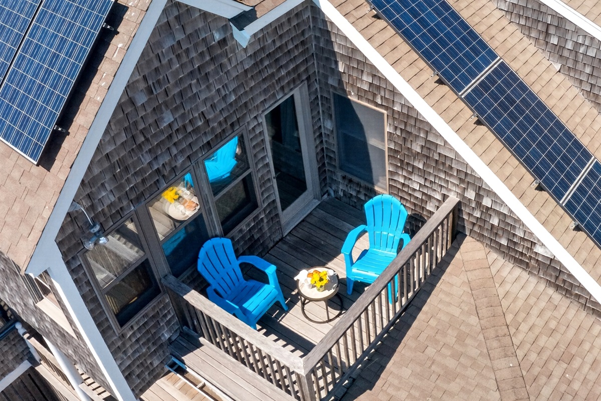 Step onto your private deck and take in sweeping ocean views—perfect for morning coffee or sunset relaxation. 🌊