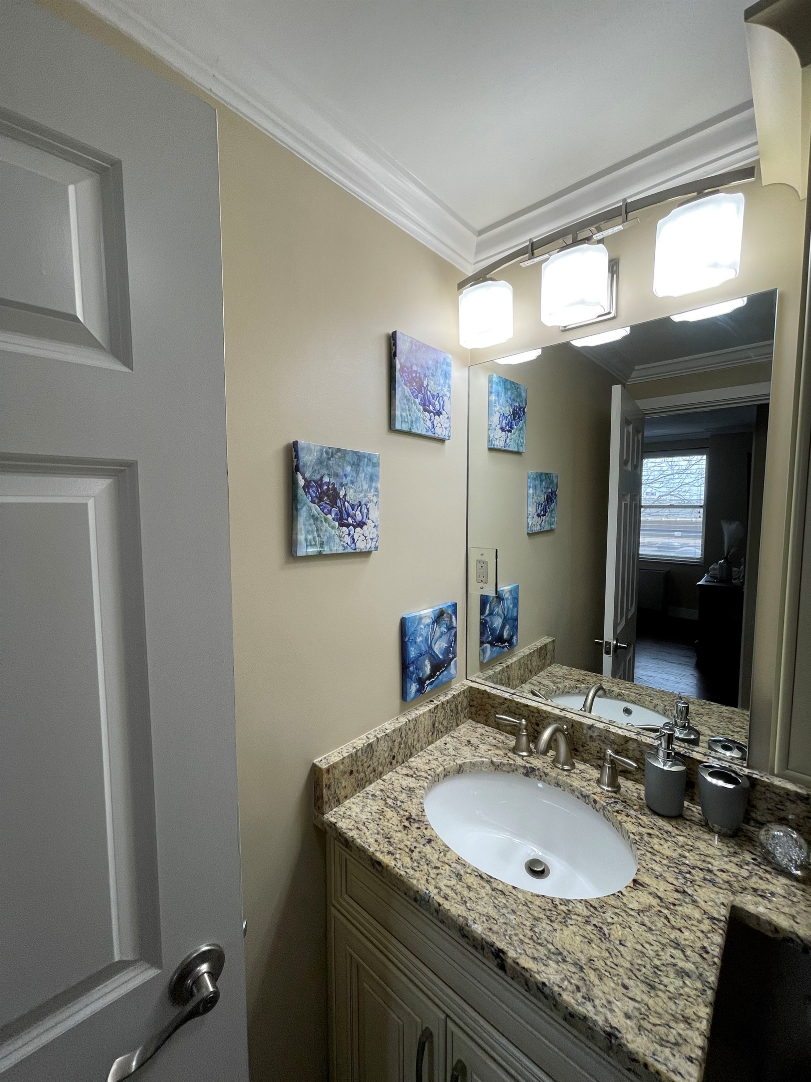 Master bath vanity w/ granite counter & sink for easy morning routines.