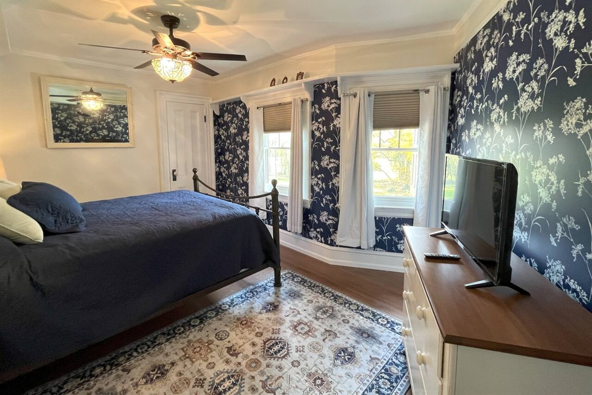 Bedroom #5 - Queen Bed