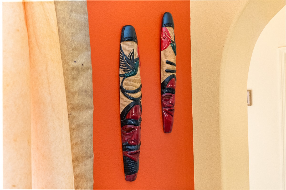 Lots of fun and tasteful African inspired decorations!