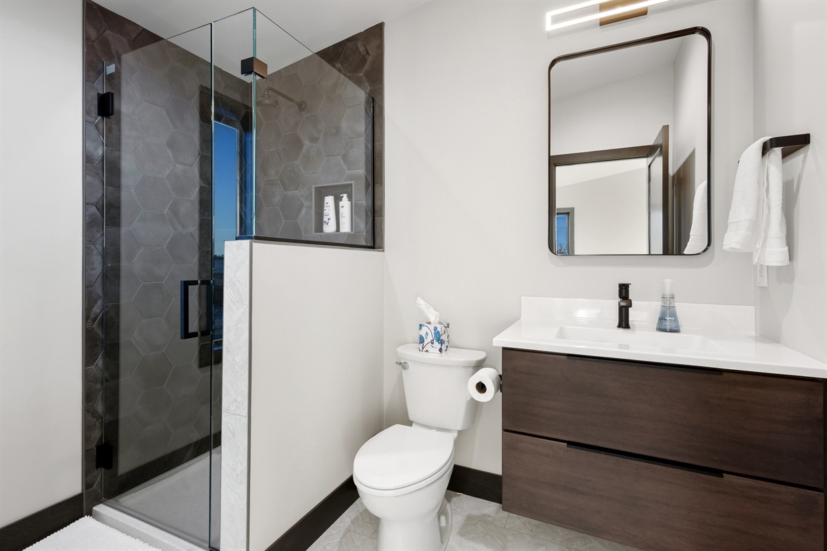 Upper Level Ensuite Bathroom