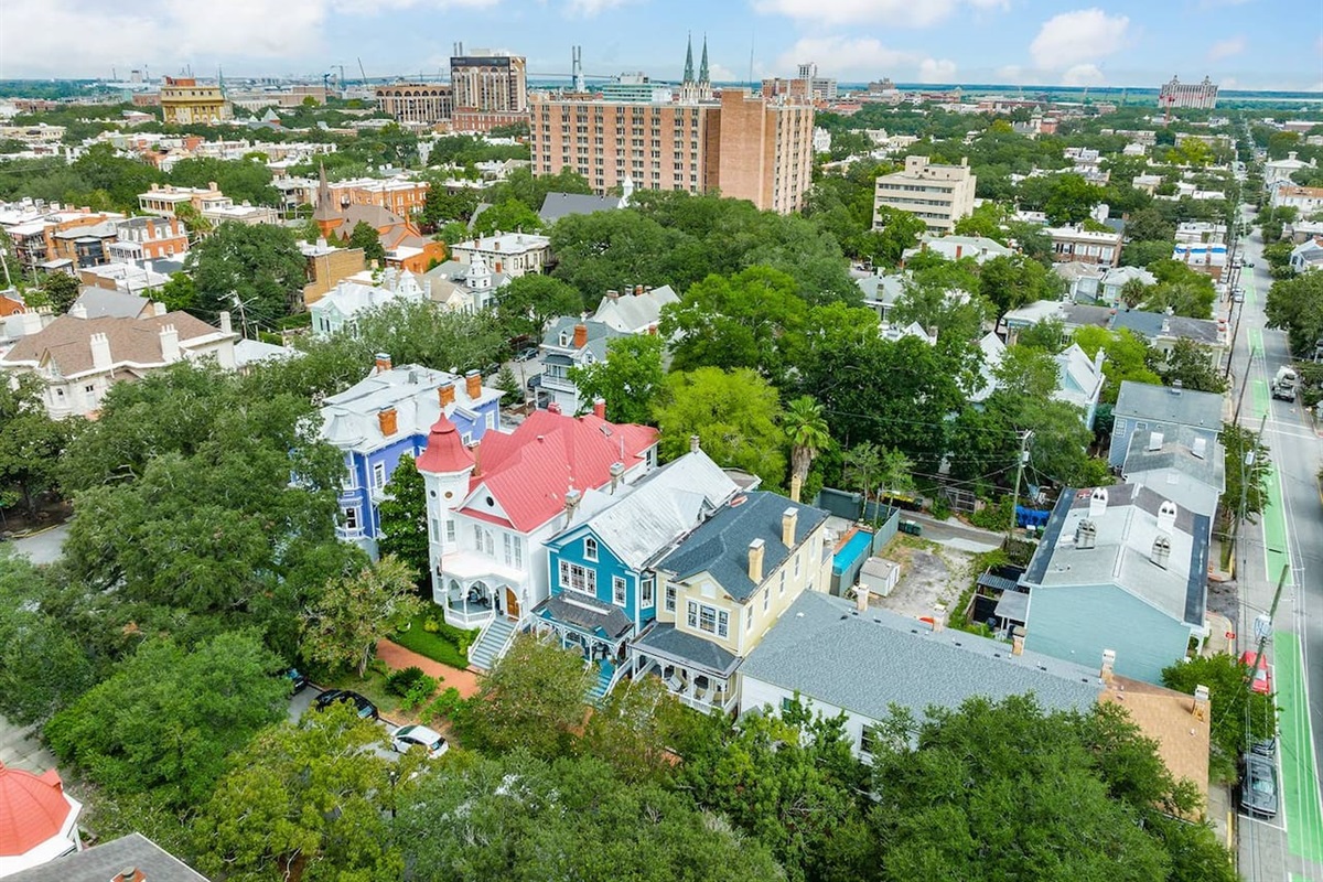 Located in the heart of Historic Savannah, but nestled into a quiet, care-free street so you can take time away from it all.