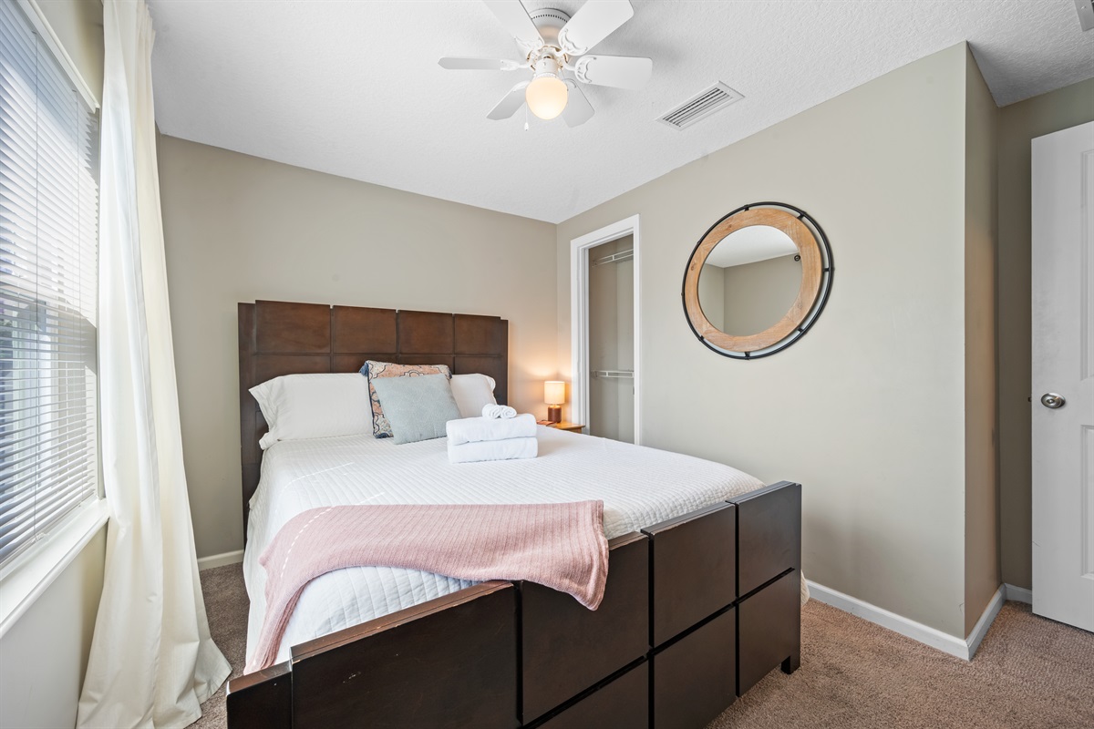 Bedroom 2 | Queen Bed