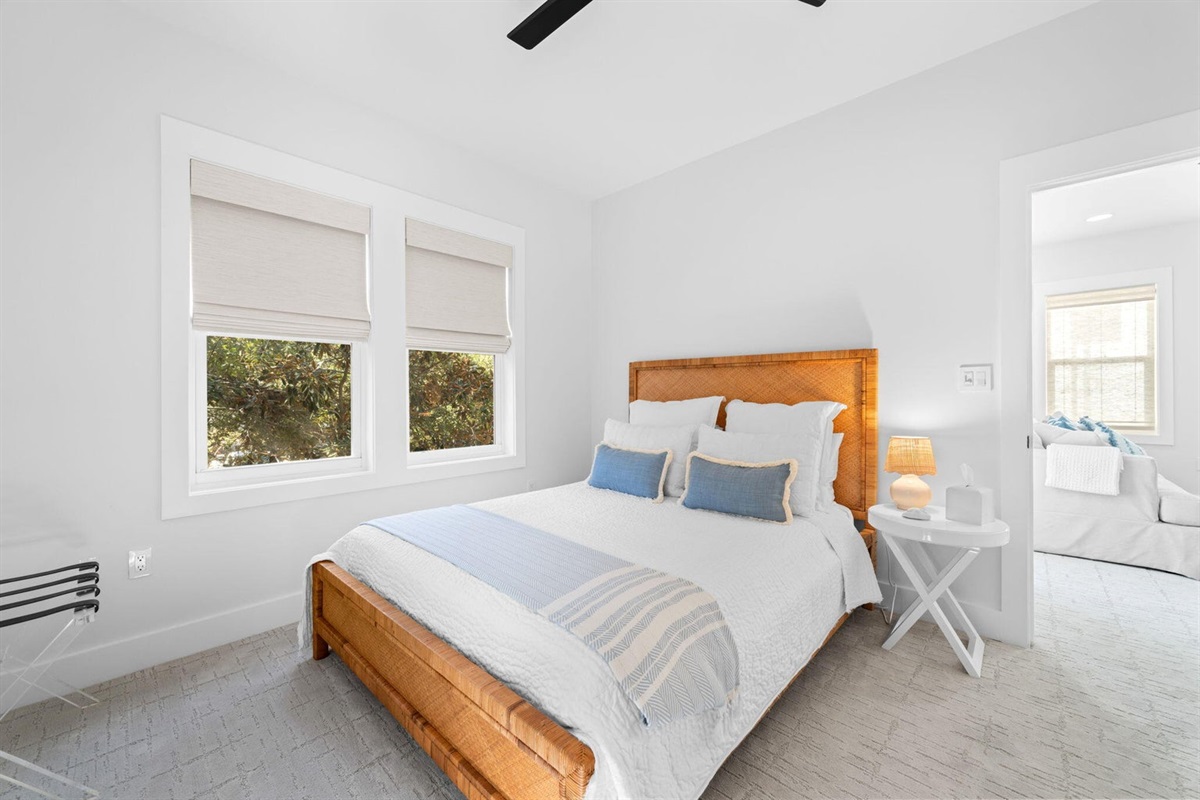 Queen Bedroom - upstairs.