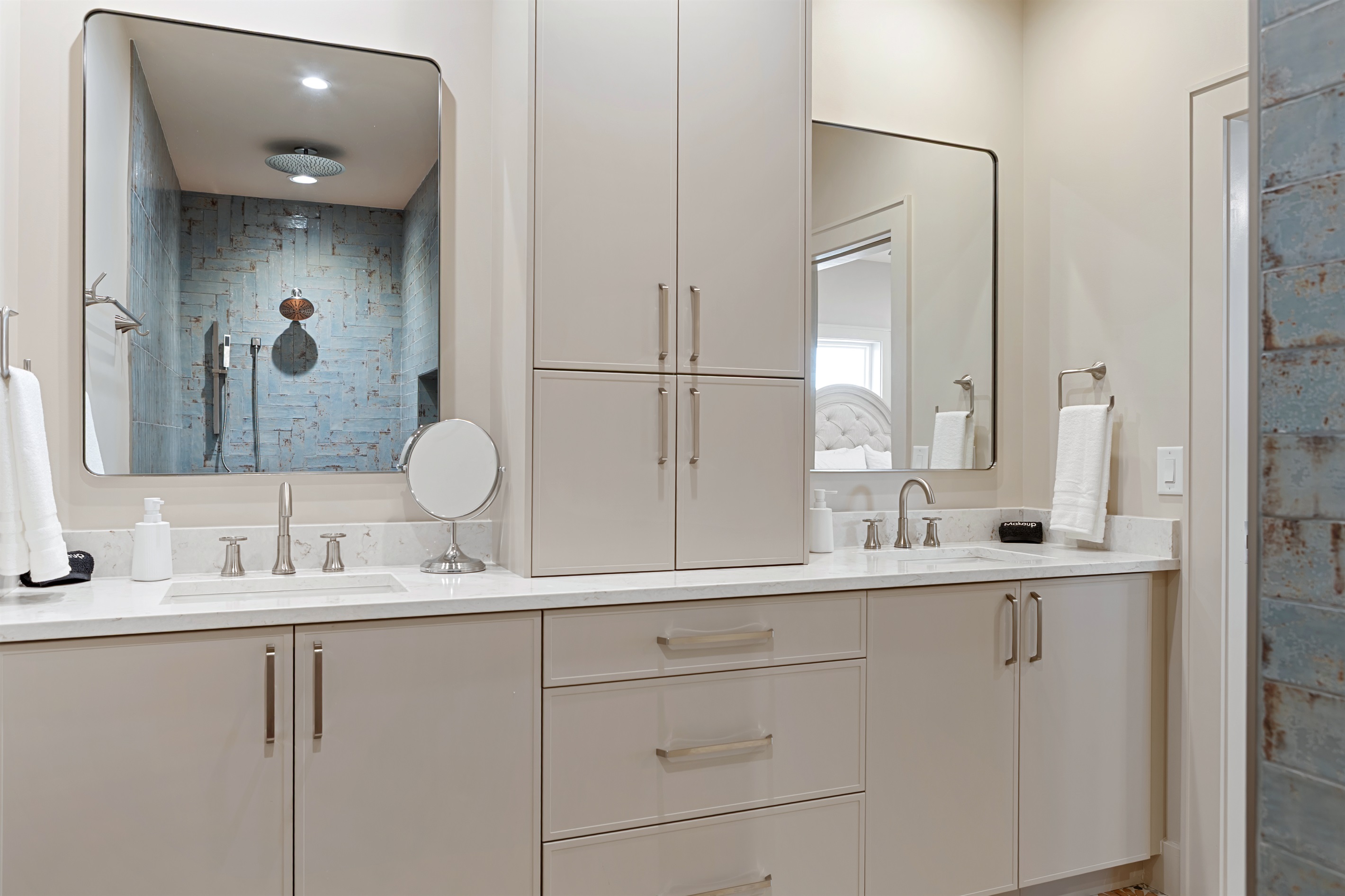 Beautiful touches everywhere | bath linens provided