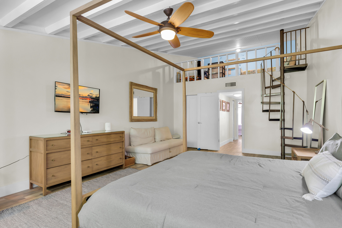 Loft access within primary bedroom