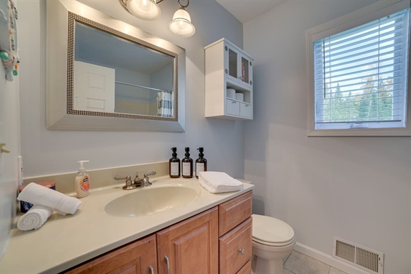 Downstairs full bath with a tub/shower