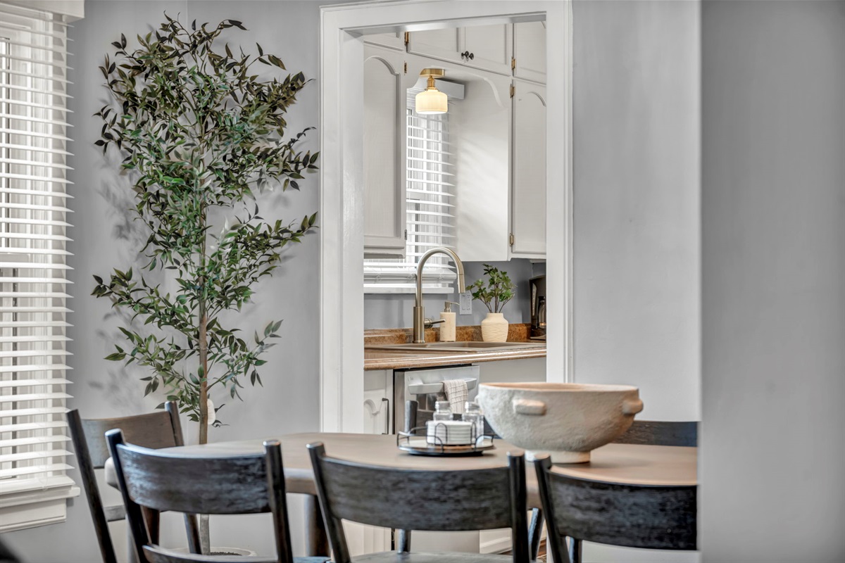 The perfect flow from kitchen to dining area.