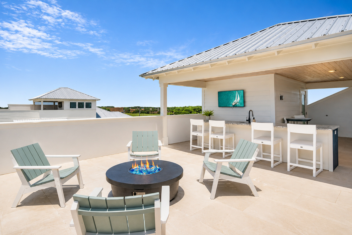 Rooftop Sky Deck with Fire Pit, TV & Sunset Views