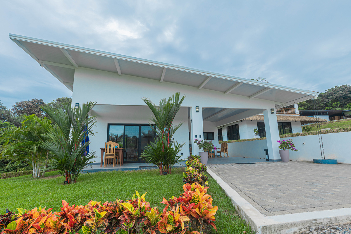 Front of Villa 4