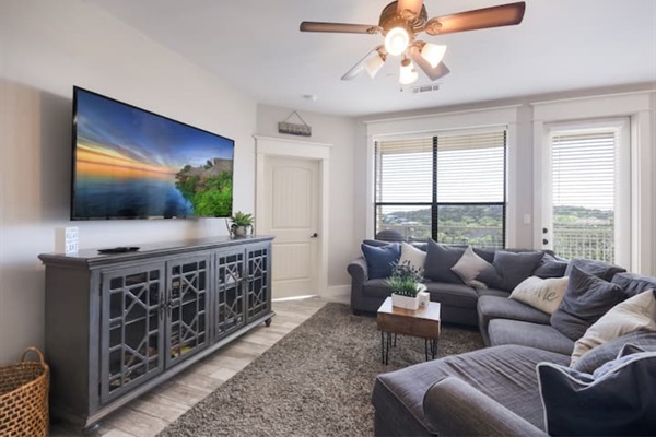 Lake Therapy | Lake Travis Views + 4 Pools