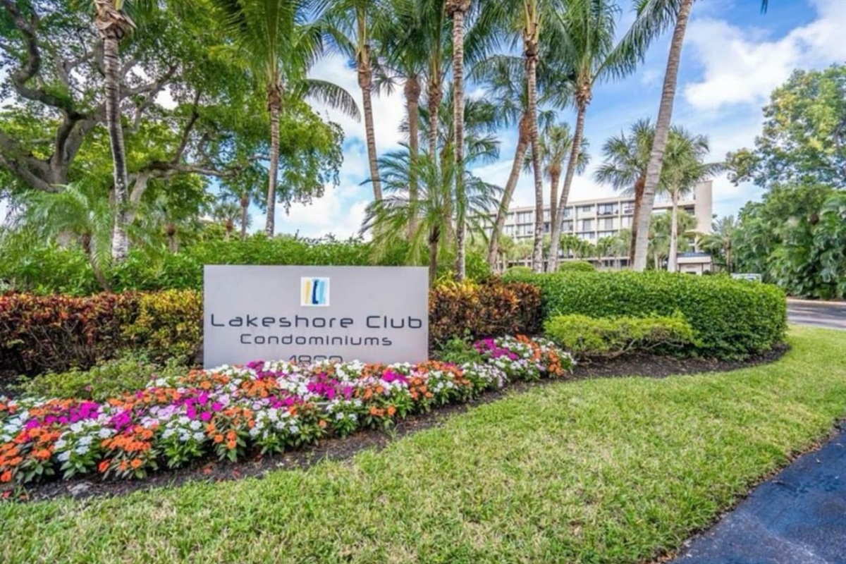 Welcome to Lakeshore Club Condominiums!