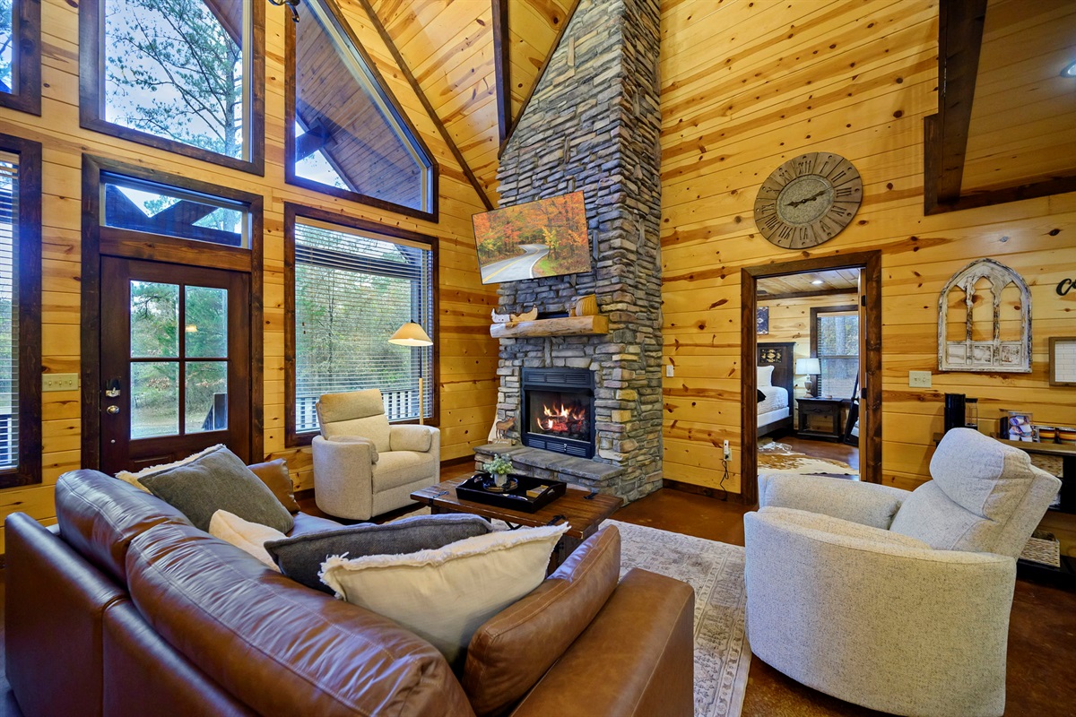 🔥 Floor-to-ceiling windows + fireside comfort