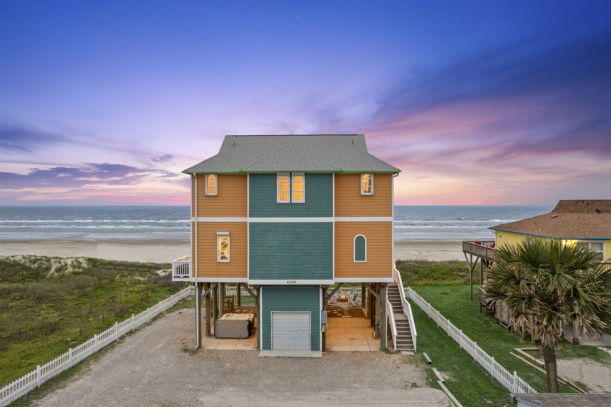 f0d525543d074959a60f905270d024d9 Large | Beachhouse | Texas | TX | Vacation Homes | Galveston | Crystal Beach | Kokomo | Breezy Days | Beachfront Elegance | Sunrise Serenity | Southern Sands Property Management, LLC