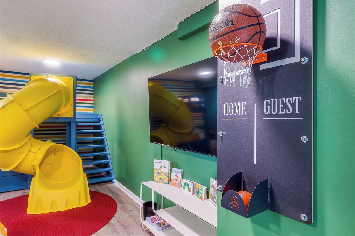 Children's bunk room with games, tv, childrens books
