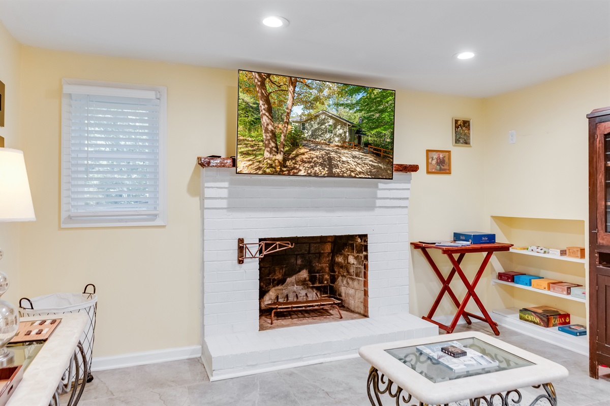 Downstairs Living Room: Relax by the fireplace with board games and views of nature!