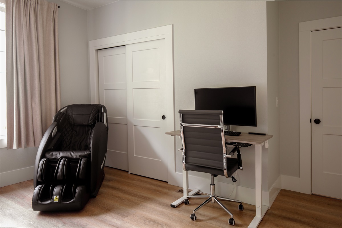This is a 4K monitor and adjustable office desk, for those of you who need a workcation 🙂