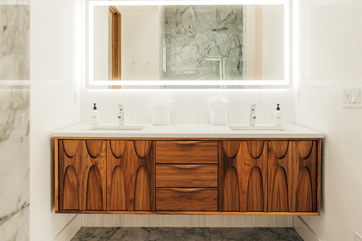 Spa-like bathroom vibes ✨ Double vanity + warm wood details