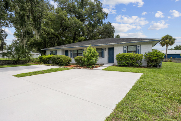 Right unit and driveway only. Inquire if you'd like to learn if both units might be available.