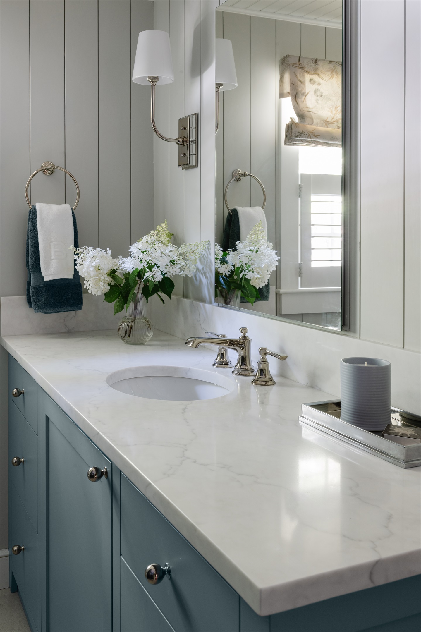 Upstairs full bath: a clean and convenient space for everyone.