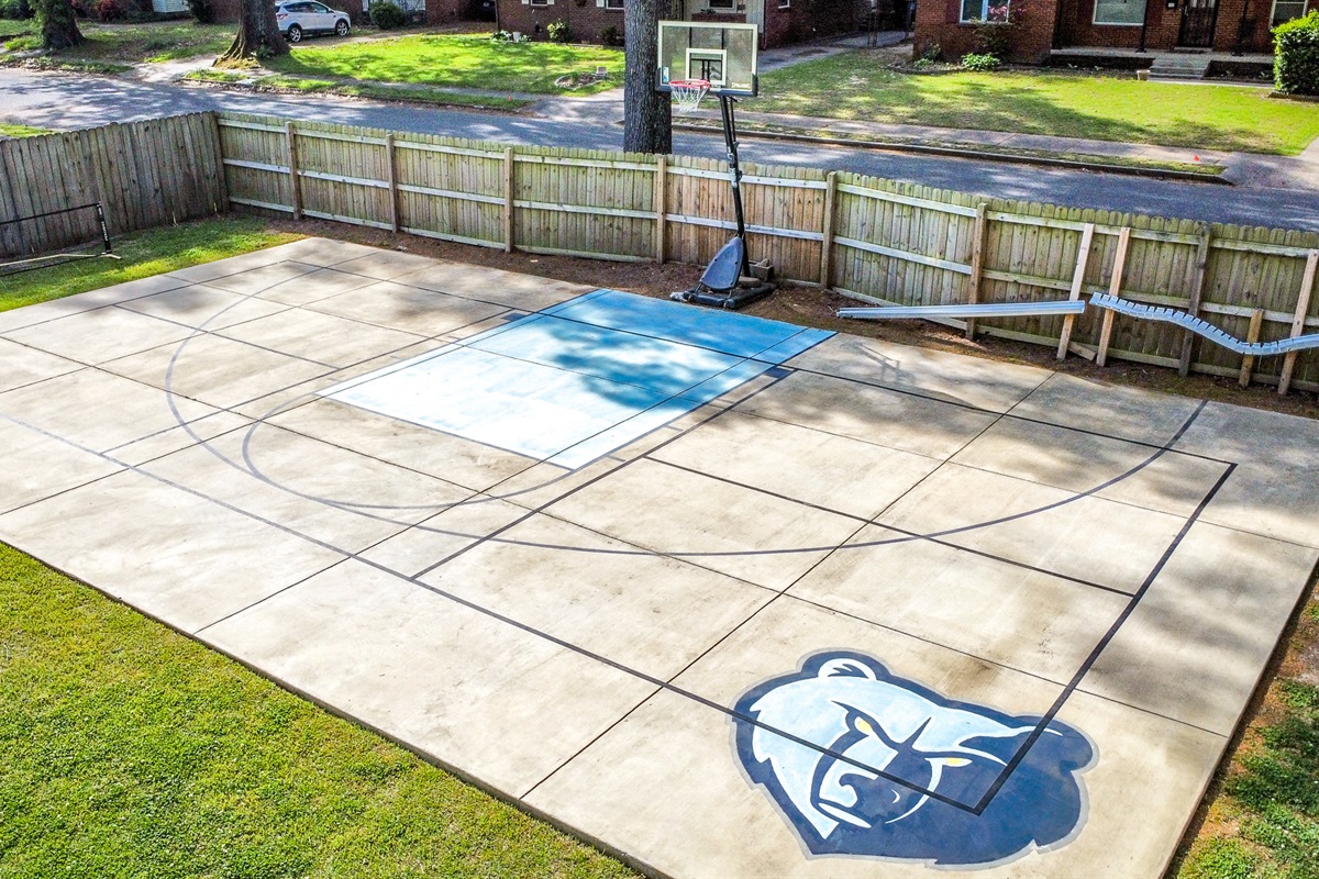 Basketball/Pickleball court