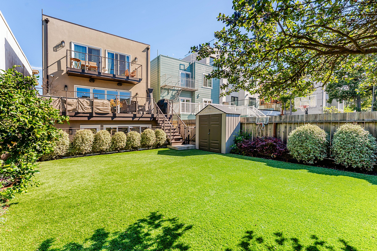 Lovely, manicured garden space to enjoy the outdoors. Please note this space is shared with upstairs residents and their incredibly friendly, cuddly Labrador named Simba. 