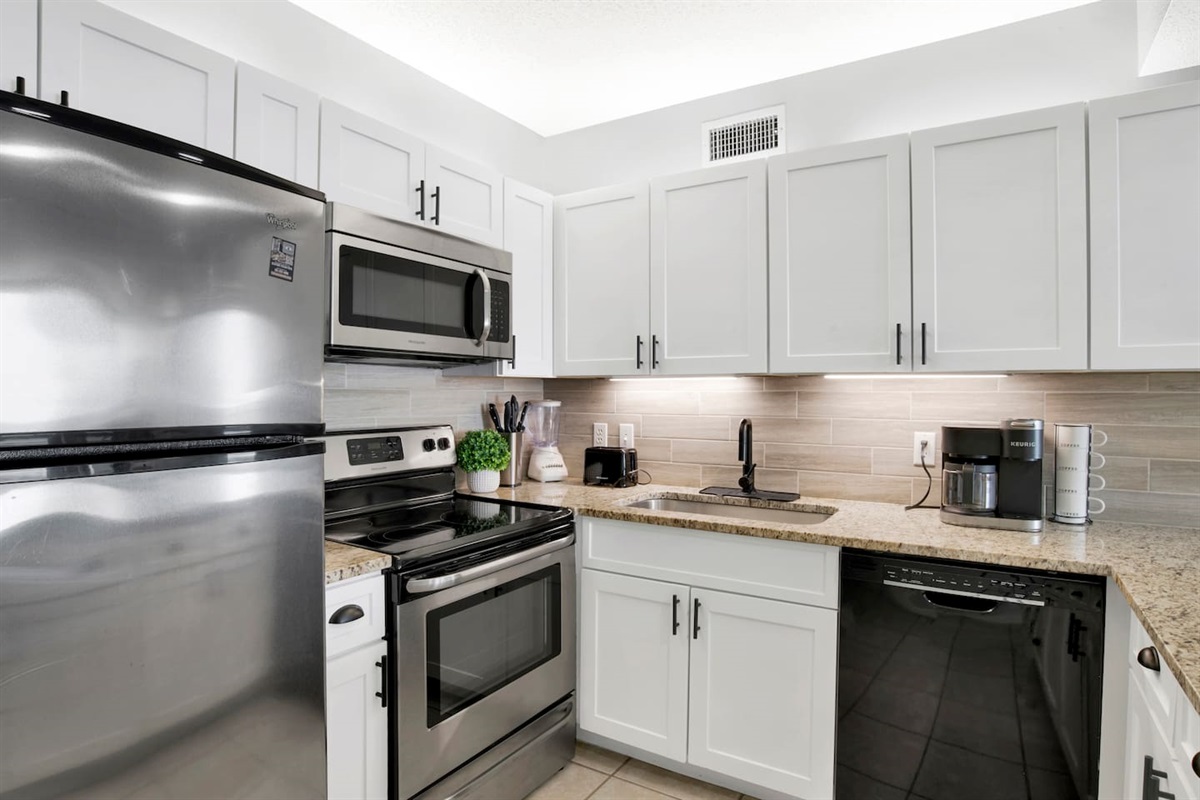 Fully-equipped Kitchen + Cooking and Baking Essentials. Baking sheets, knives, cutting boards, bowls, hand mixer, blender, etc.