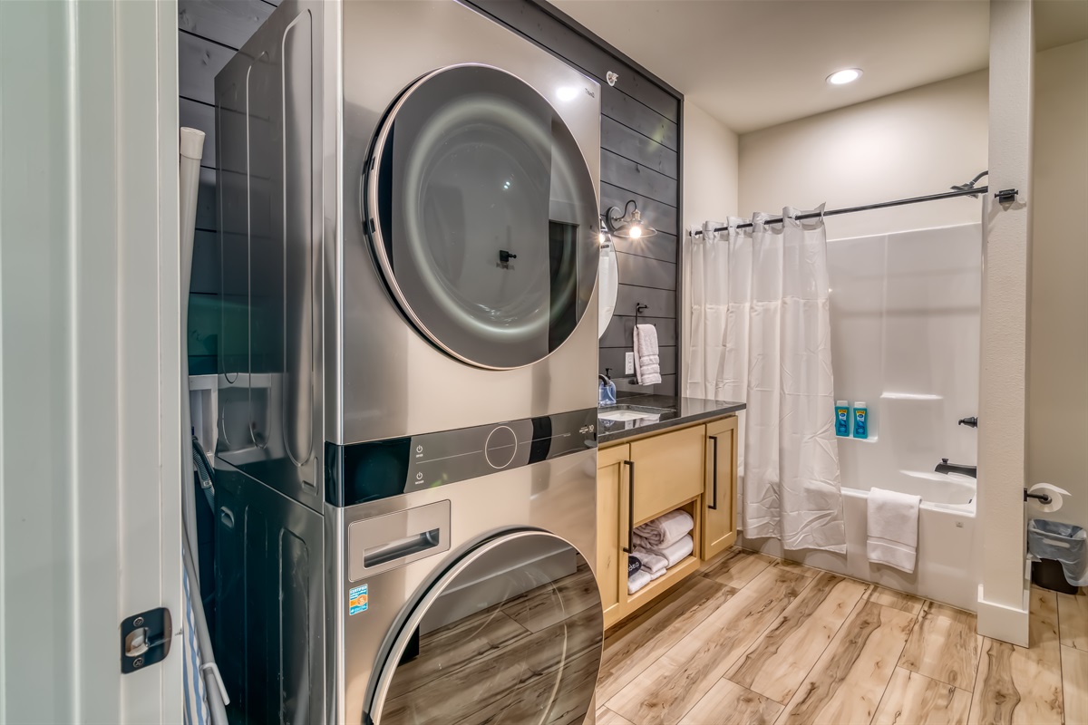 Stacked washer/dryer