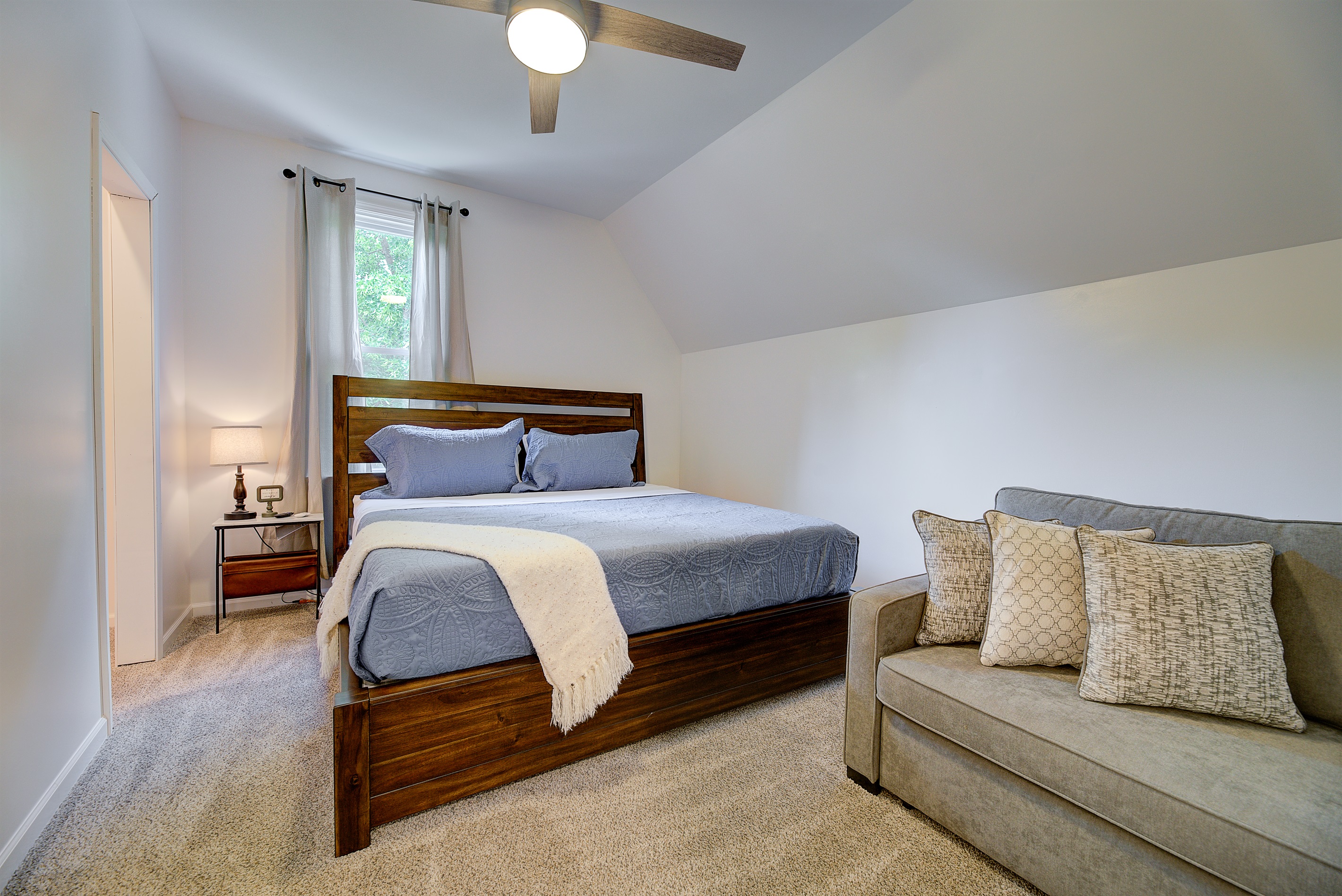 bed #2, king bed with a twin pull out sofa bed