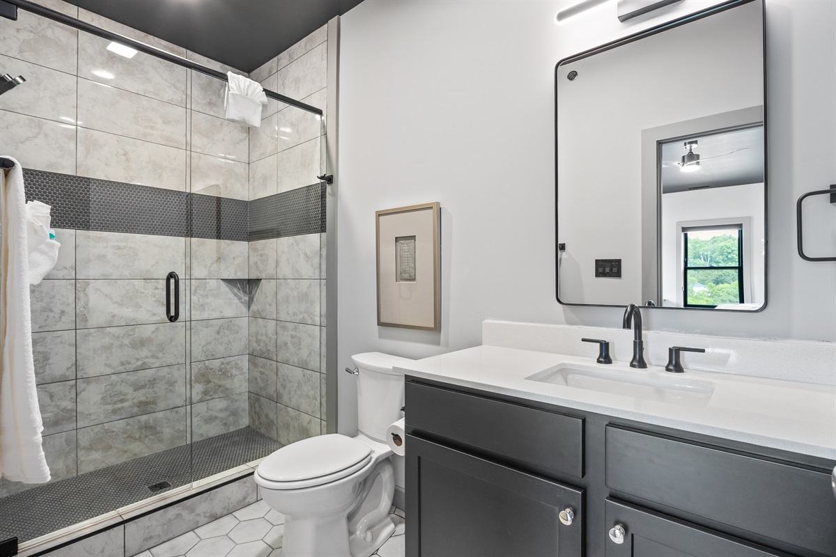 En-suit bathroom of bedroom #10.
