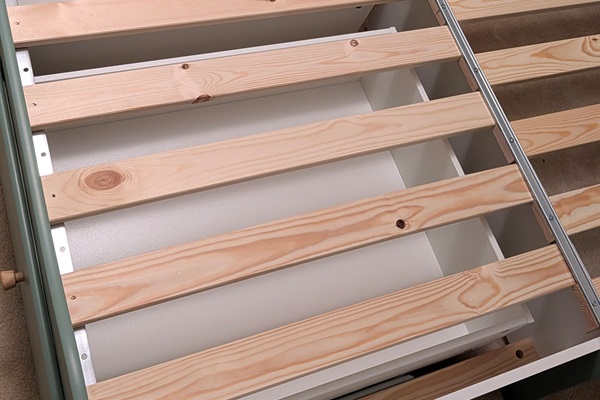 Expanding solid base daybed single 80x200 to double 160x200bed.