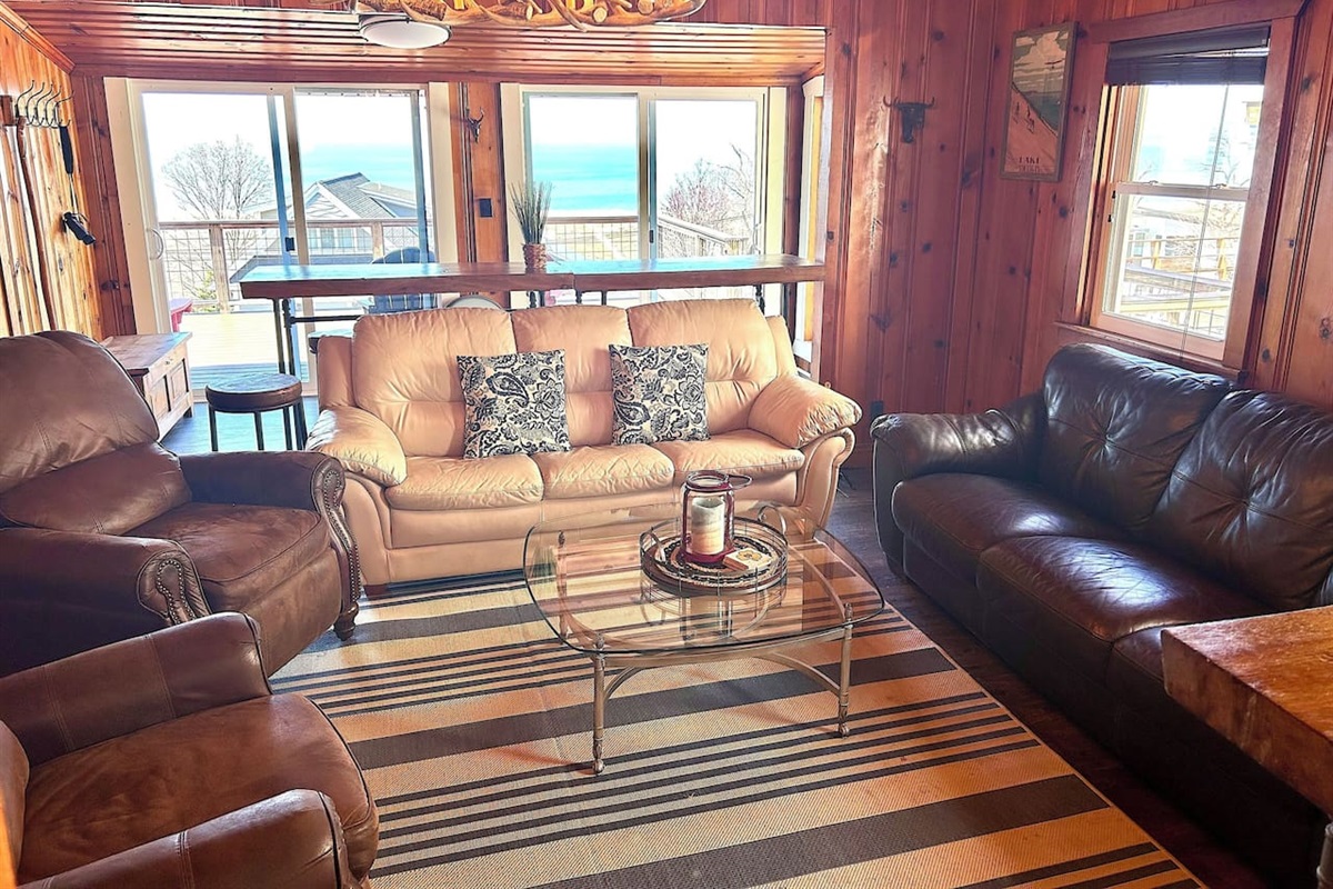 Cozy Living Room overlooking Lake Michigan w/55" Smart TV and Bar-Tables behind couch 