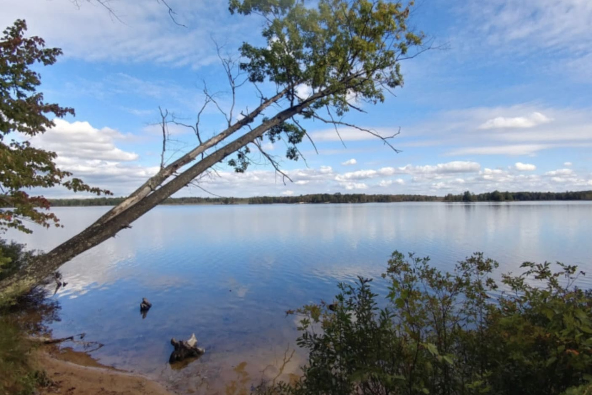 Hike to beautiful Lake Dubbonet