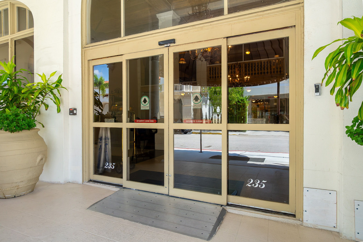 Wheel chair accessible entrance