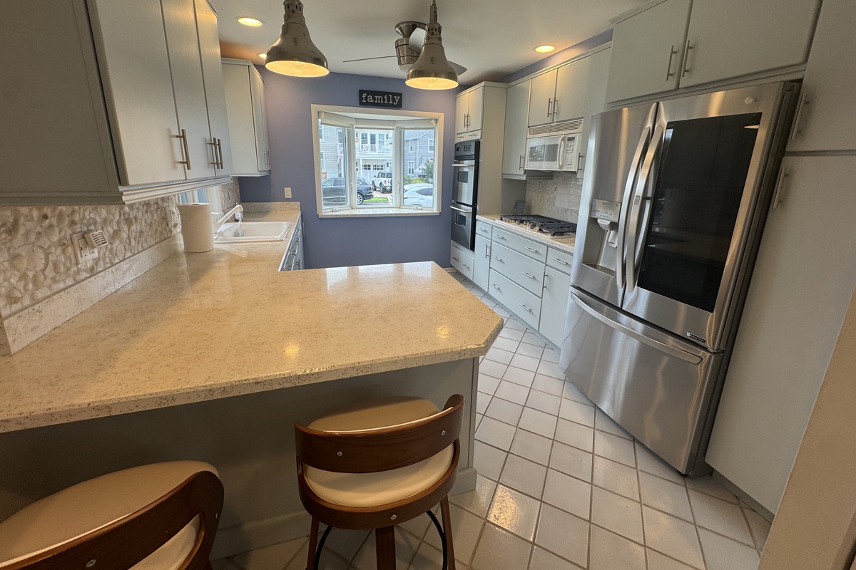 Kitchen_Counter_Breakfast_Bar