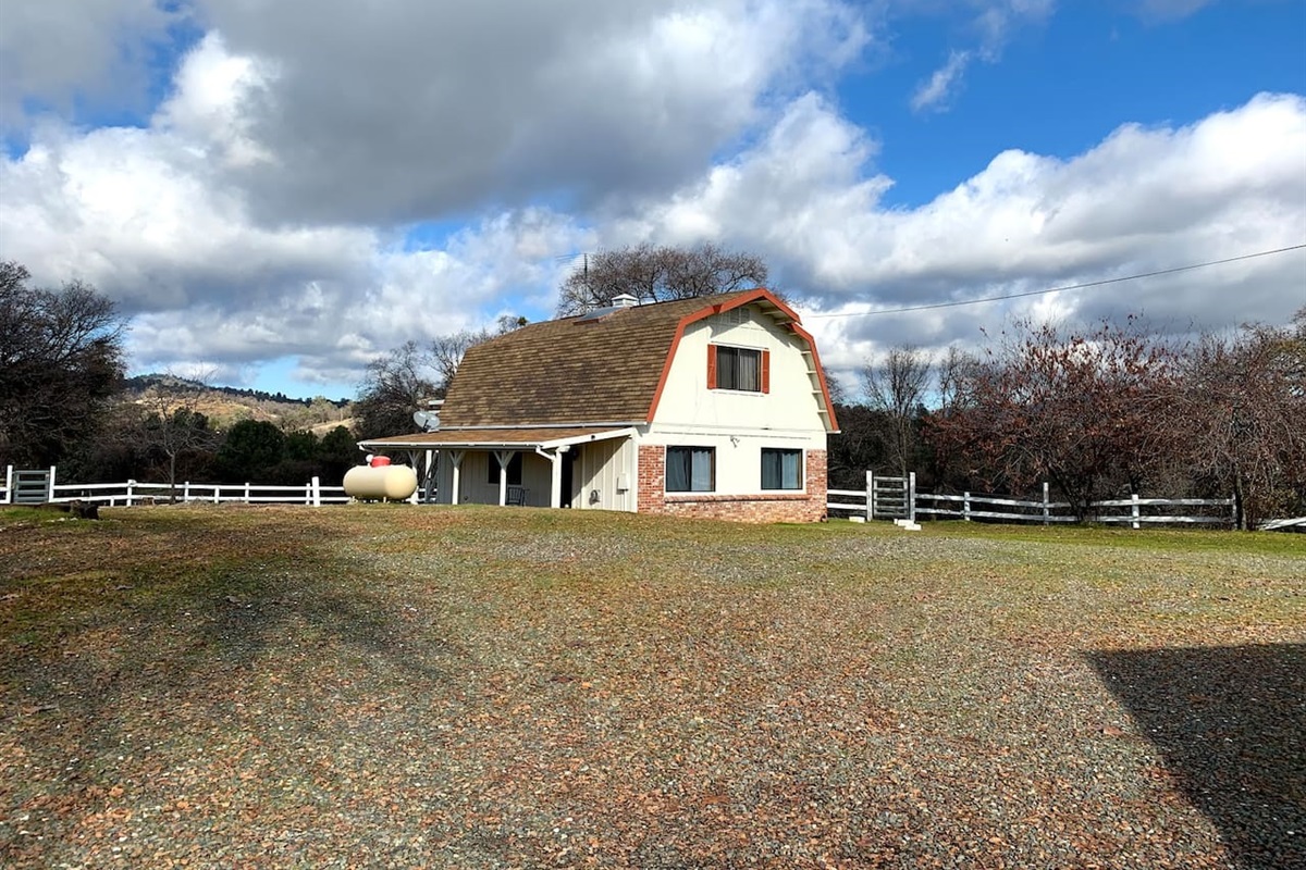 Separate 1500 sq ft carriage house on property.