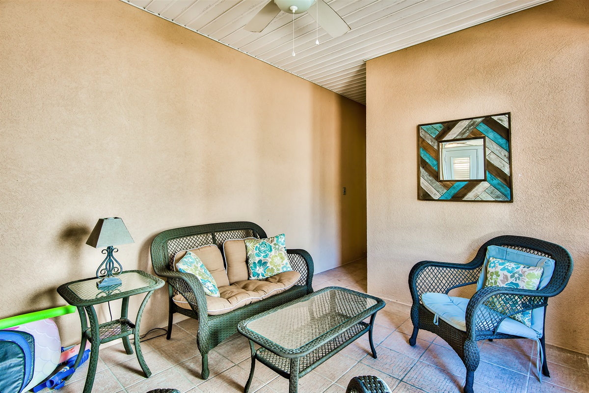 Screened-in patio with outdoor seating