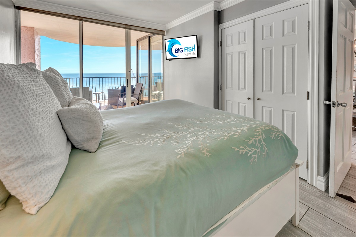 Stunning Bedroom Beautifully Decorated with Amazing Views 💫✨