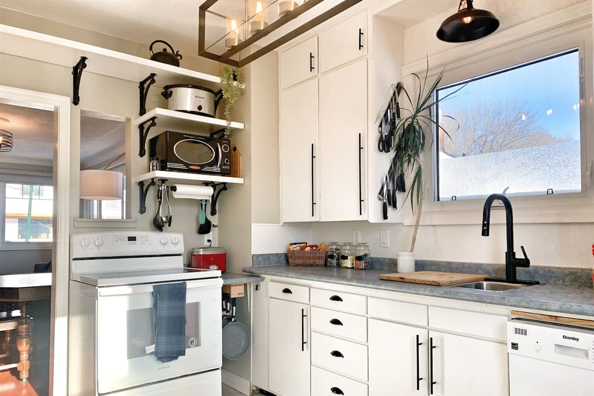 Stocked Kitchen with Cookware & Essentials | Ideal for Longer Stays