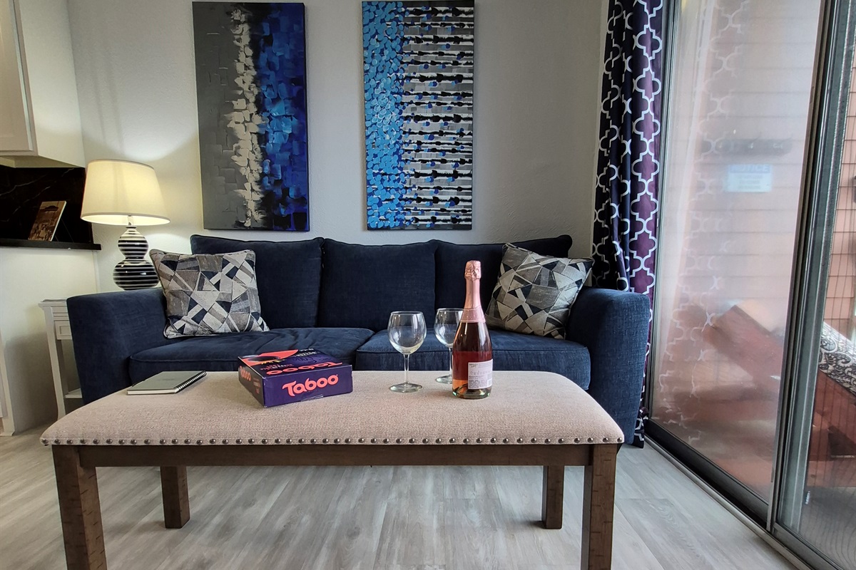 which pulls out to queen sleeper sofa for additional sleeping space