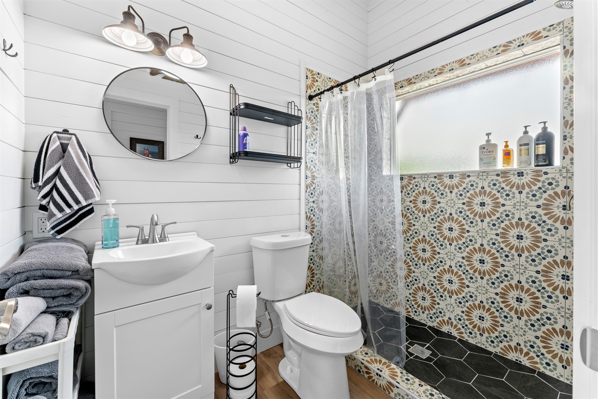  Walk-in shower with fresh, modern finishes