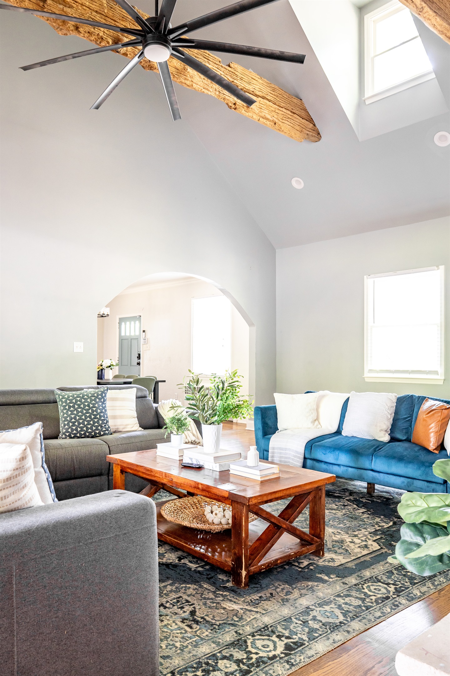 Spacious living room with vaulted ceilings, game table, TV