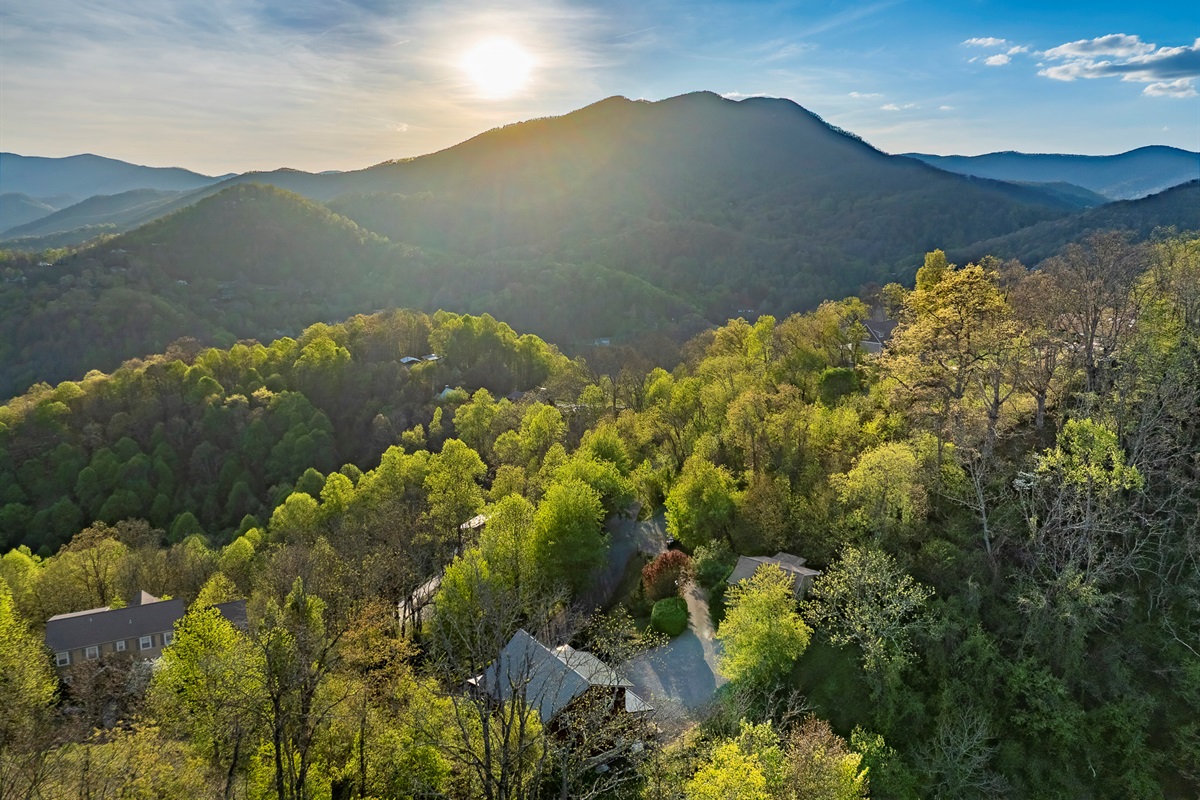 Mountain View Bliss: Breathe in fresh air and soak up stunning sunset vistas from your retreat!