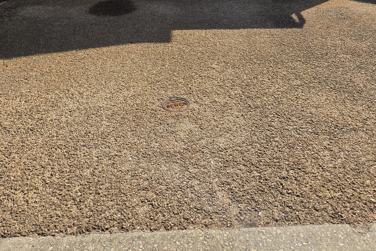 Driveway with 1 car garage