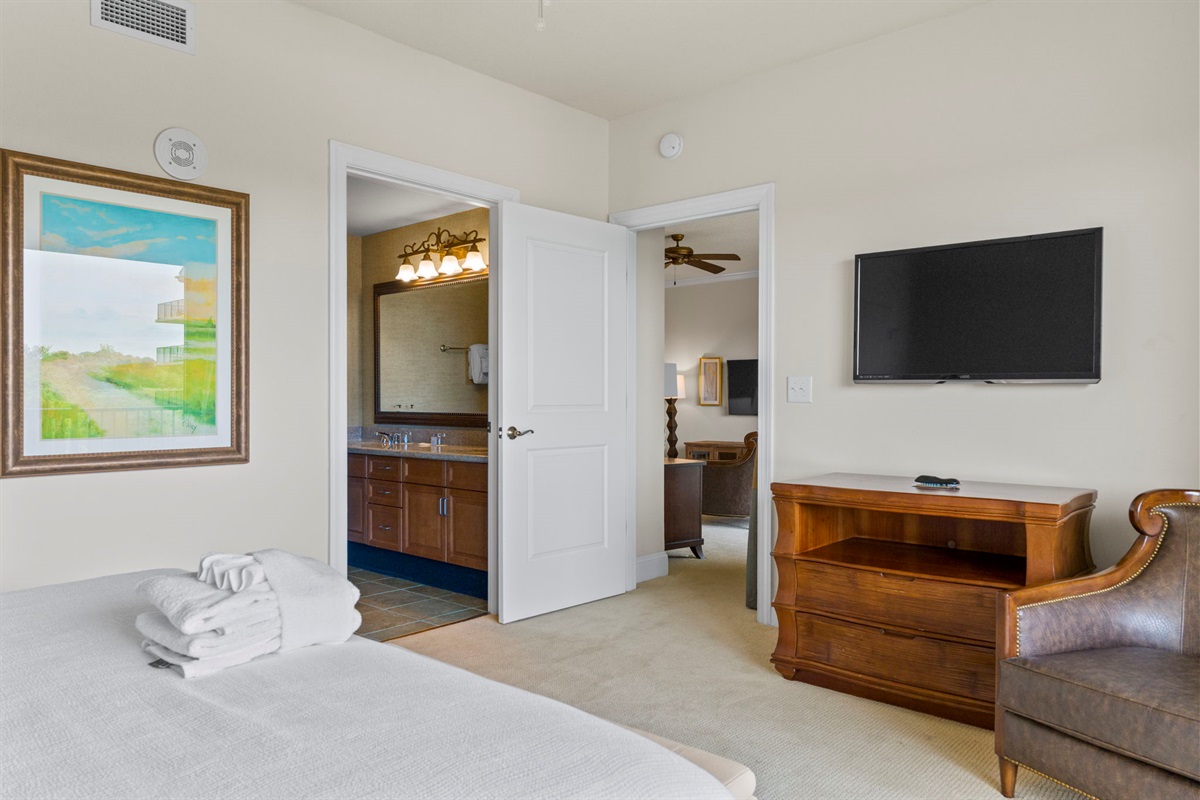 Master Bedroom featuring a King bed, balcony access overlooking the intracoastal waterway and ensuite bathroom