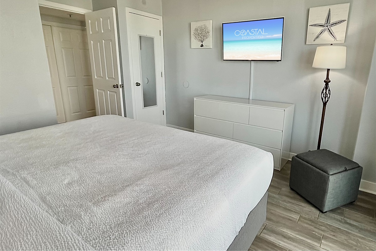 Fall into a seaview slumber with a bed thoughtfully placed near the balcony, allowing you to enjoy the mesmerizing views before drifting off to sleep